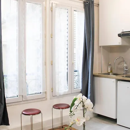 Beautiful Family Studio In The 13th